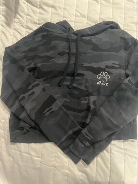 Paws camo cropped hoodie